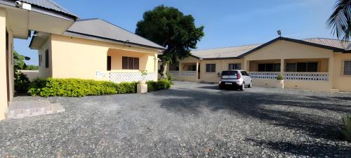 Изглед, Lord's Hands Guesthouse Hotel in Winneba