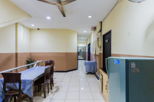RedDoorz at Sparkling Hotel near Stasiun Gubeng Surabaya 5