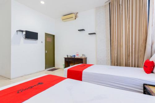 Superior Twin Room image 5