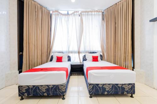 Superior Twin Room image 3
