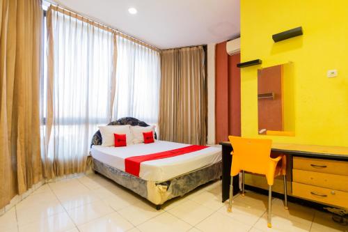 Superior Double Room room in RedDoorz @ Sparkling Hotel near Stasiun Gubeng Surabaya