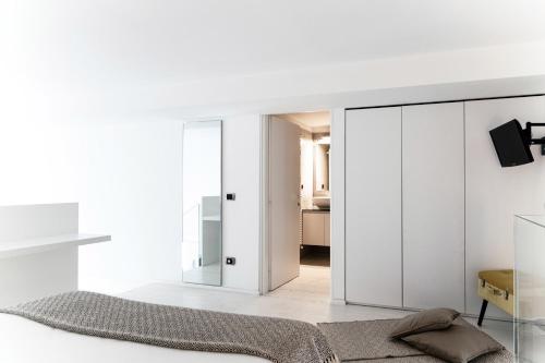 One-bedroom Loft Apartment  image 6