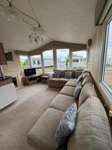 Exterior view, Lovely Caravan At Steeple Bay, Essex Ref 36056A in Steeple