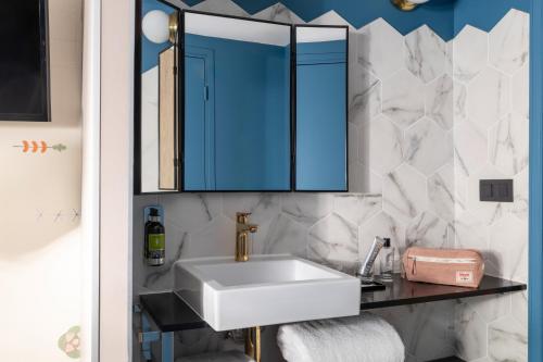 Maxim Folies - image 14