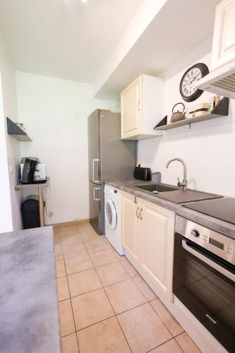 Kitchen, L'escale verte - garden & pool in Petit-Bourg