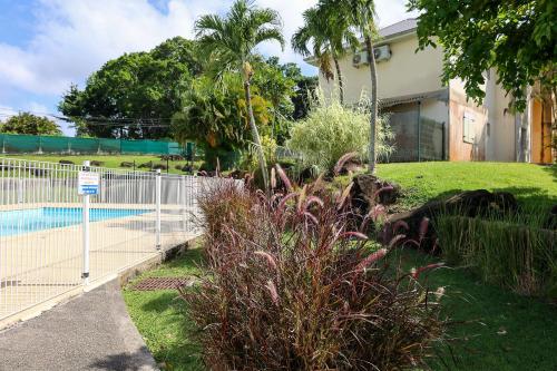 Swimming pool, L'escale verte - garden & pool in Petit-Bourg