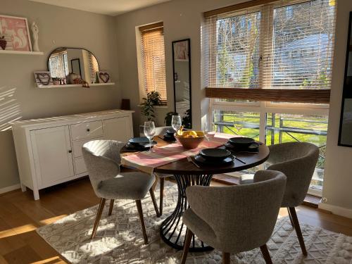 Comfortable room in a luxurious apt with parking in Blackheath, Londyn (zdjęcie 9)