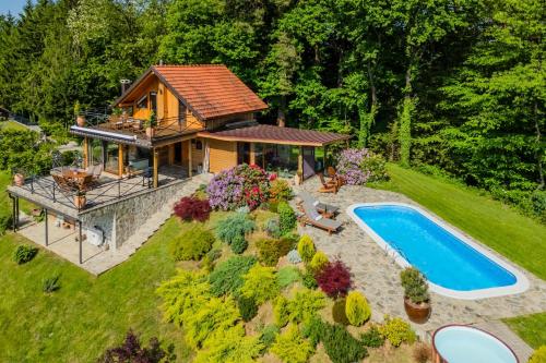 ทัศนียภาพภายนอกโรงแรม, Castle View Haven With Wellness And Pool - Happy Rentals in ตราโคสชัน