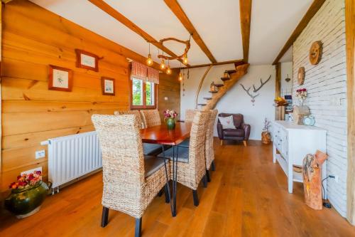 บริการและสิ่งอำนวยความสะดวก, Castle View Haven With Wellness And Pool - Happy Rentals in ตราโคสชัน