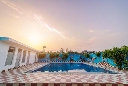 Úszómedence, EastLynn Resort Rishikesh in Kharakmaf