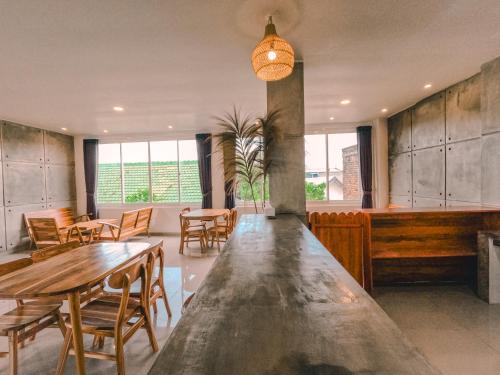 مطعم, Zavana Rooms & Restaurant in ماتارام