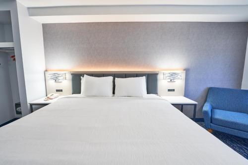 All Seasons Inn & Suites - image 14