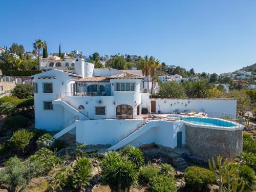 Exterior view, Villa Amalia in Monte Pego