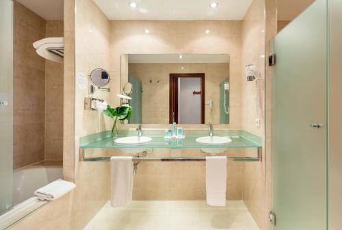 room detail thumbnail 2