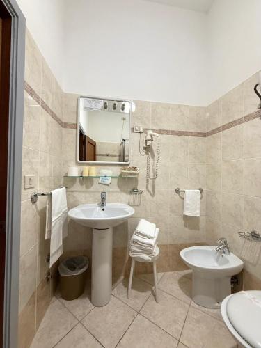 Classic Quadruple Room image 2