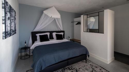 Houten Boshuis by Droomvilla in Остерхут