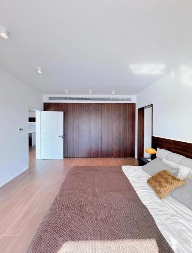 Shanghai Skyline - Spacious&Elegant Luxury Apartment in Lujiazui near Shanghai Center Tower, Shanghai (photo 8)