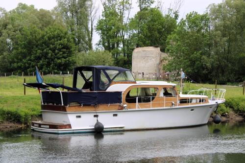 SEALOV Hébergements insolites- linge, ménage et vélos inclus 1