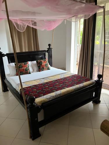 Rafiki Safari Lodge Bwindi in Kanungu