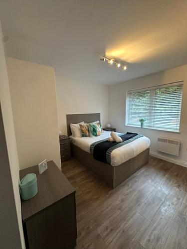 Spacious 2 Beds with Gated Free parking WIFI,NETFLIX No Deposit Required, Birmingham (photo 5)