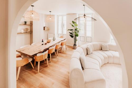 Spacious 5-Bedroom Home with Terrace, Air Conditioning and Parking, Bordeaux (Foto 2)