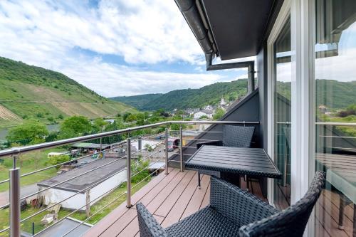 Superior One-Bedroom Apartment with Balcony