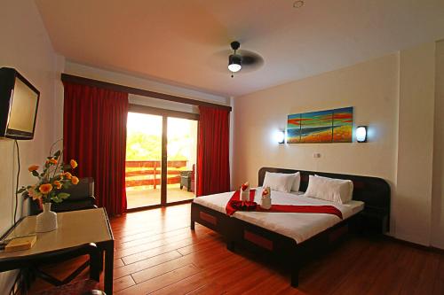 Standard Double or Twin Room image 6