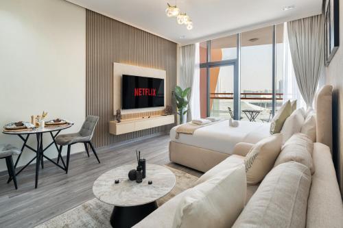 Trendy Studio Apartment In Binghatti Crystals, Дубай (фото 3)
