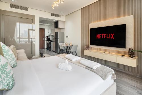Trendy Studio Apartment In Binghatti Crystals, Дубай (фото 5)