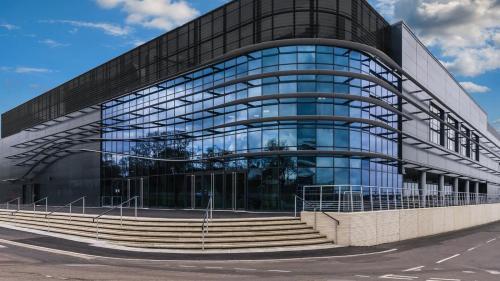 HUGE 5 Bed 3 Bath House For Contractors & Families, X2 FREE PARKING, WiFi & Netflix in ฟาร์นโบโร่