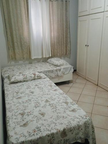 3 twin beds