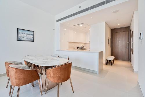Grand 3BR APT with Pool, Gym and 2 Parking Spaces, Дубай (фото 8)