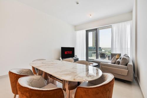 Grand 3BR APT with Pool, Gym and 2 Parking Spaces, Дубай (фото 10)