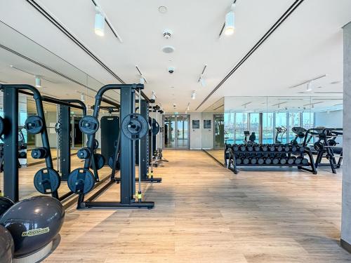 Grand 3BR APT with Pool, Gym and 2 Parking Spaces, Дубай (фото 3)