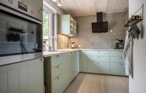 cuina, Nice Home In Roslev With House Sea View in Debel