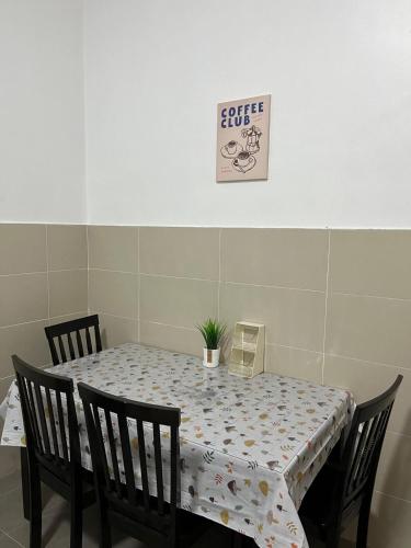 Cozy Nest House in Paka