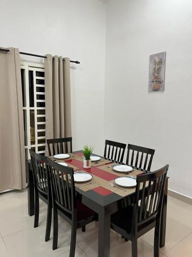 Cozy Nest House in Paka