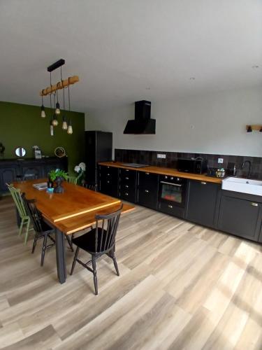 Maison chaleureuse, spacieuse et familiale in Бовуар