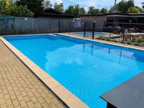 Piscina, Peaceful chalet with free parking and bikes in Putten