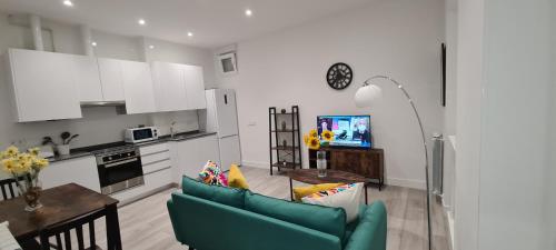 Oshun - Cozy Apartment in Malasaña - image 3