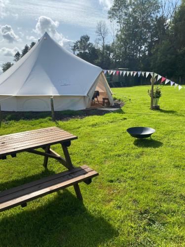 Skats, Hendre Glamping Retreat- The Sparrow's Nest in Bwlch-y-groes