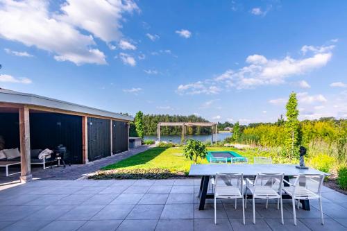 Watervilla van Francke by Droomvilla in Soestduinen