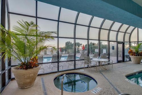 Oceanview 1br Condo W Balcony At Meridian Plaza - Myrtle Beach, SC