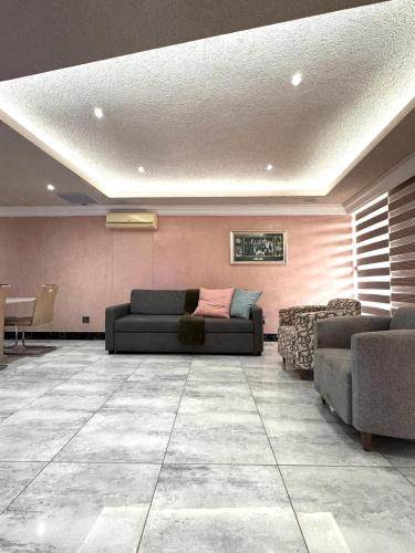 Accommodation Front - Spectacular 2 Bedroom with Canal Views Near Ushaka, Дурбан (фото 7)