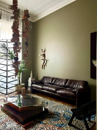 Elegant 1920s Apartment, Refined & Central Milan, Mediolan