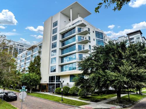 Stunning & Luxurious 2Bed 2Bath Open floor plan near The Sanctum Cafe