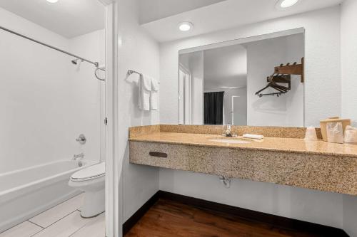 Americas Best Value Inn Hamilton - 화장실