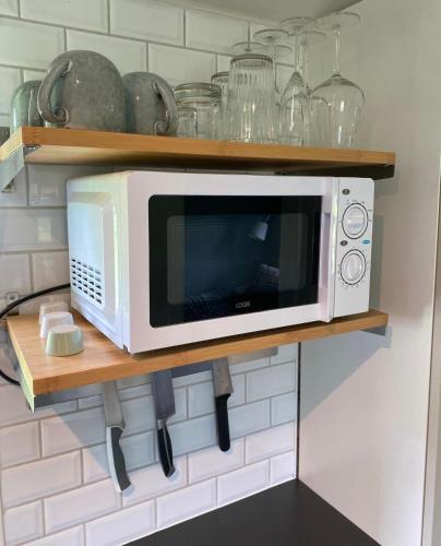 Cozy cottage on horse farm in Bollnäs (Cozy cottage on horse farm in Bollnas) in บอลล์เนส