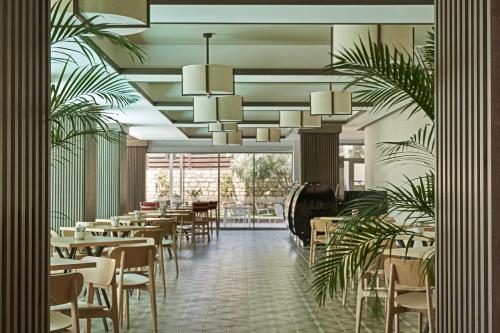 Atlantica Oasis Hotel - image 3