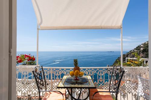 Deluxe Double Room with Balcony and Sea View image 8